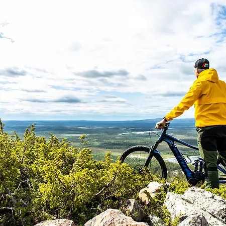 Holiday In Lapland - Sointuilevi B64